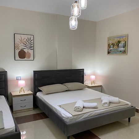 Tinas Rooms Durres Bagian luar foto