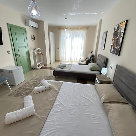 Tinas Rooms Durres Bagian luar foto