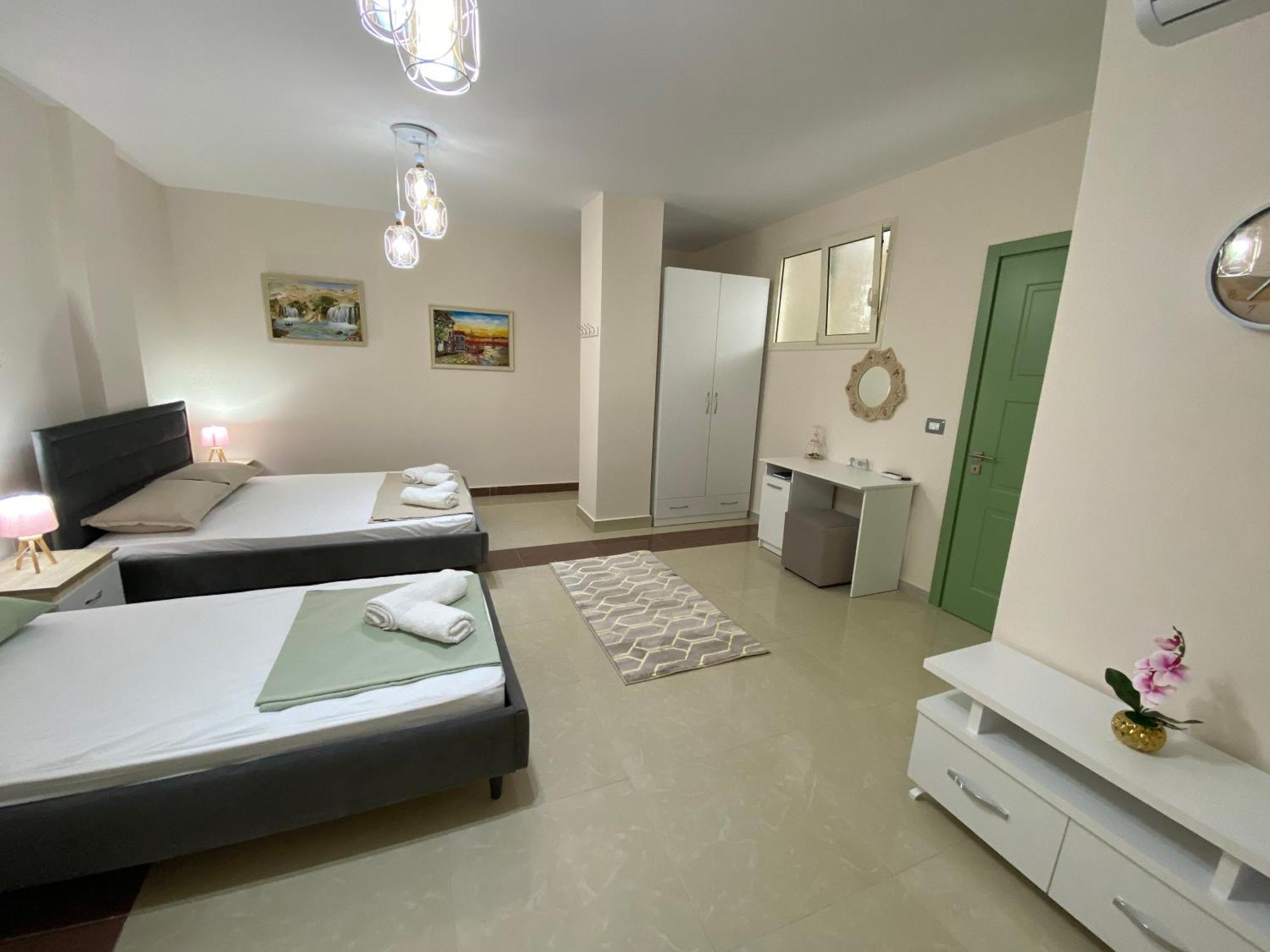 Tinas Rooms Durres Bagian luar foto