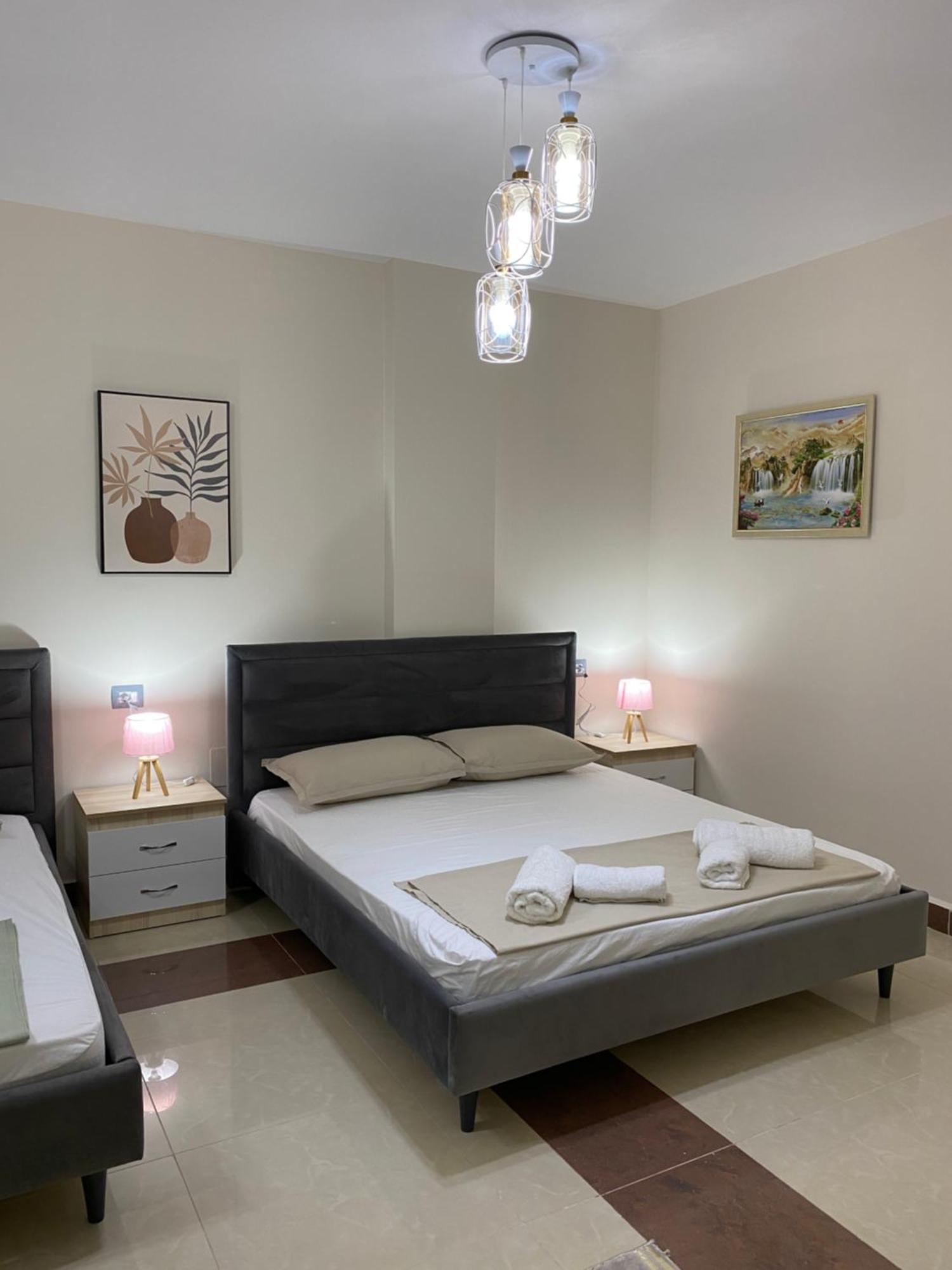 Tinas Rooms Durres Bagian luar foto