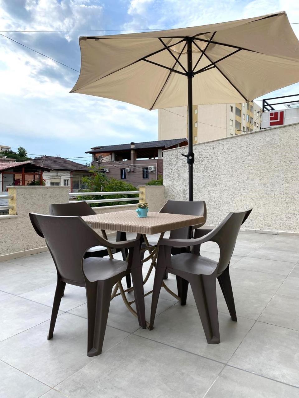 Tinas Rooms Durres Bagian luar foto