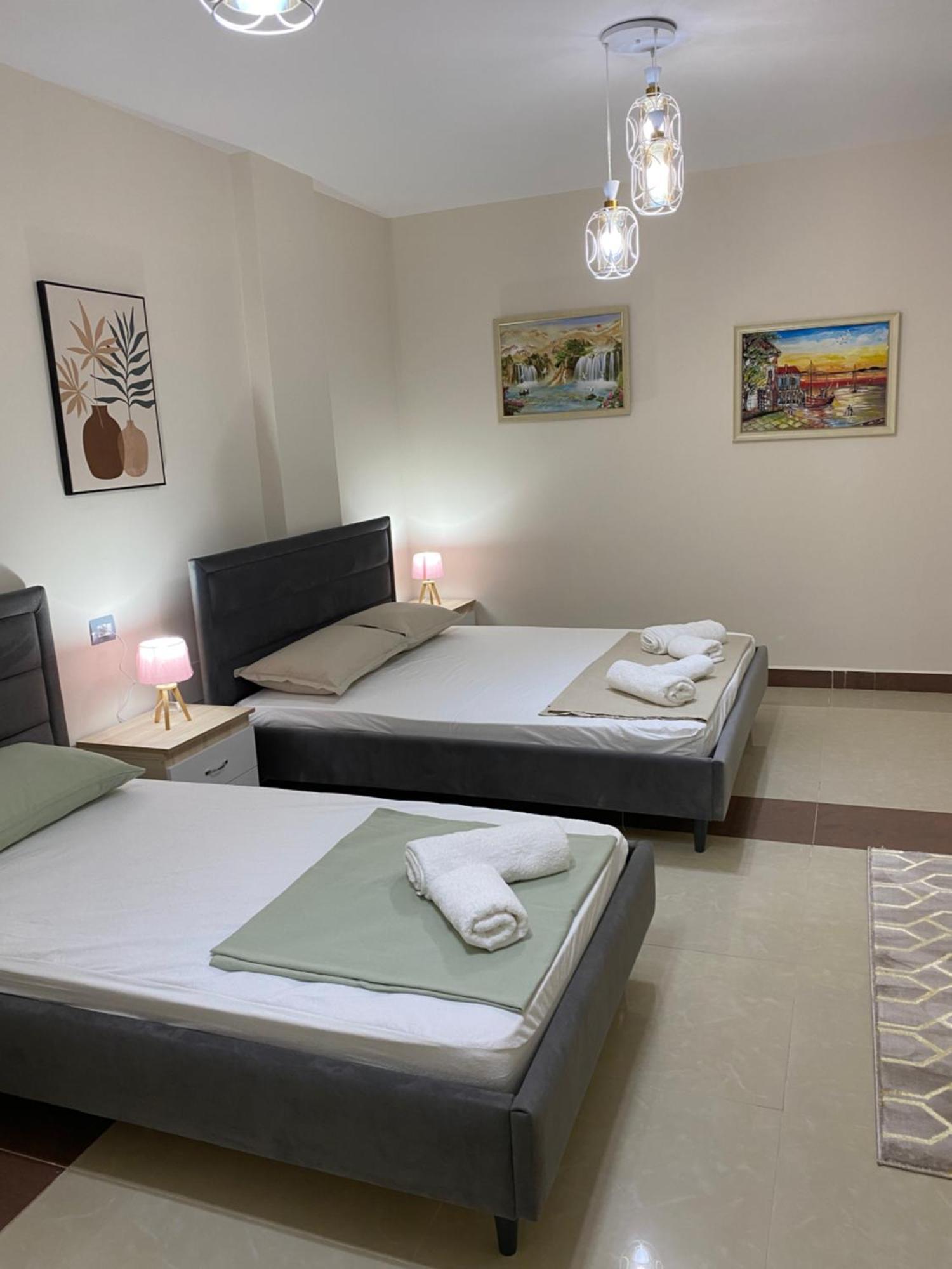 Tinas Rooms Durres Bagian luar foto