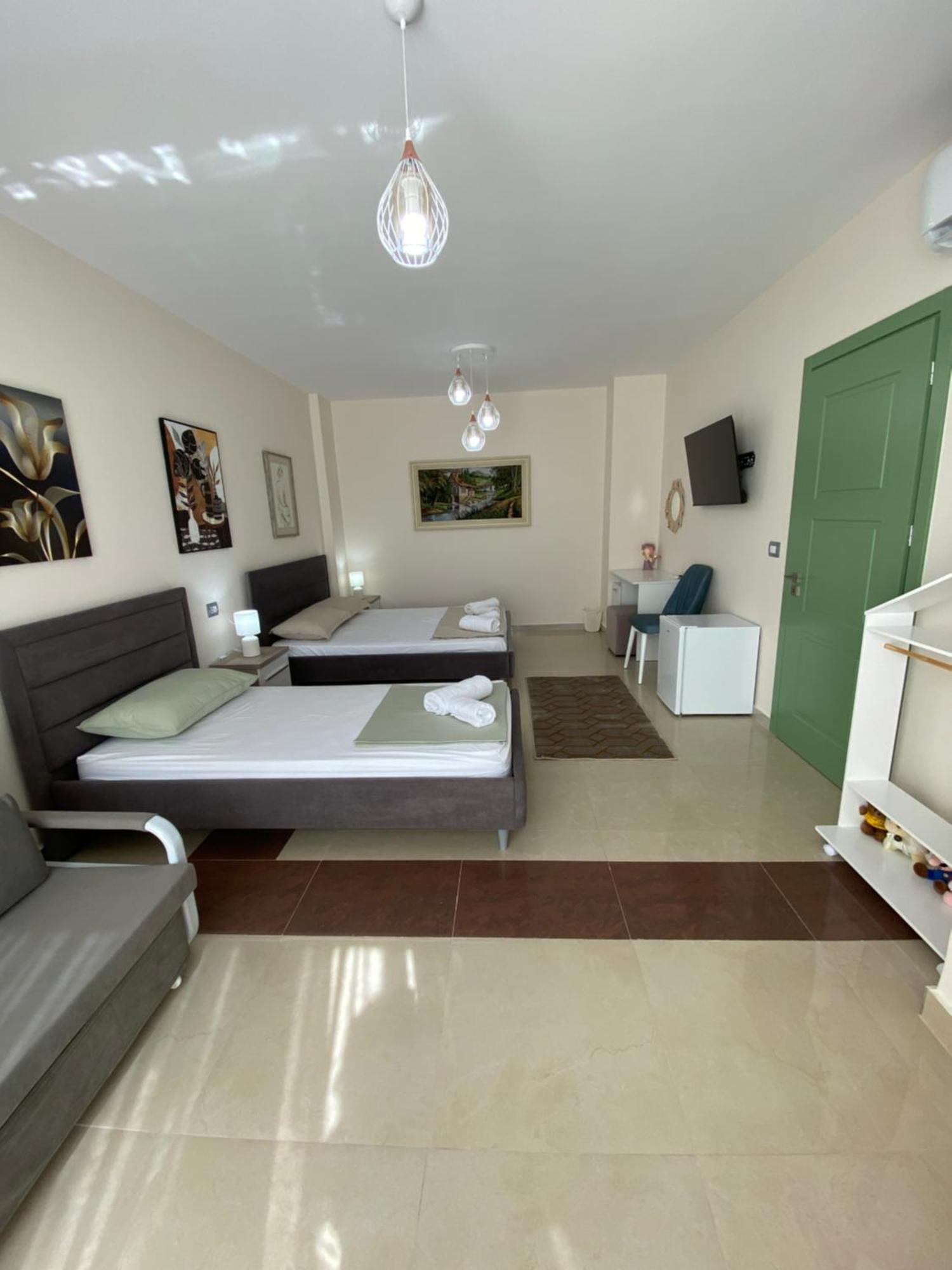 Tinas Rooms Durres Bagian luar foto