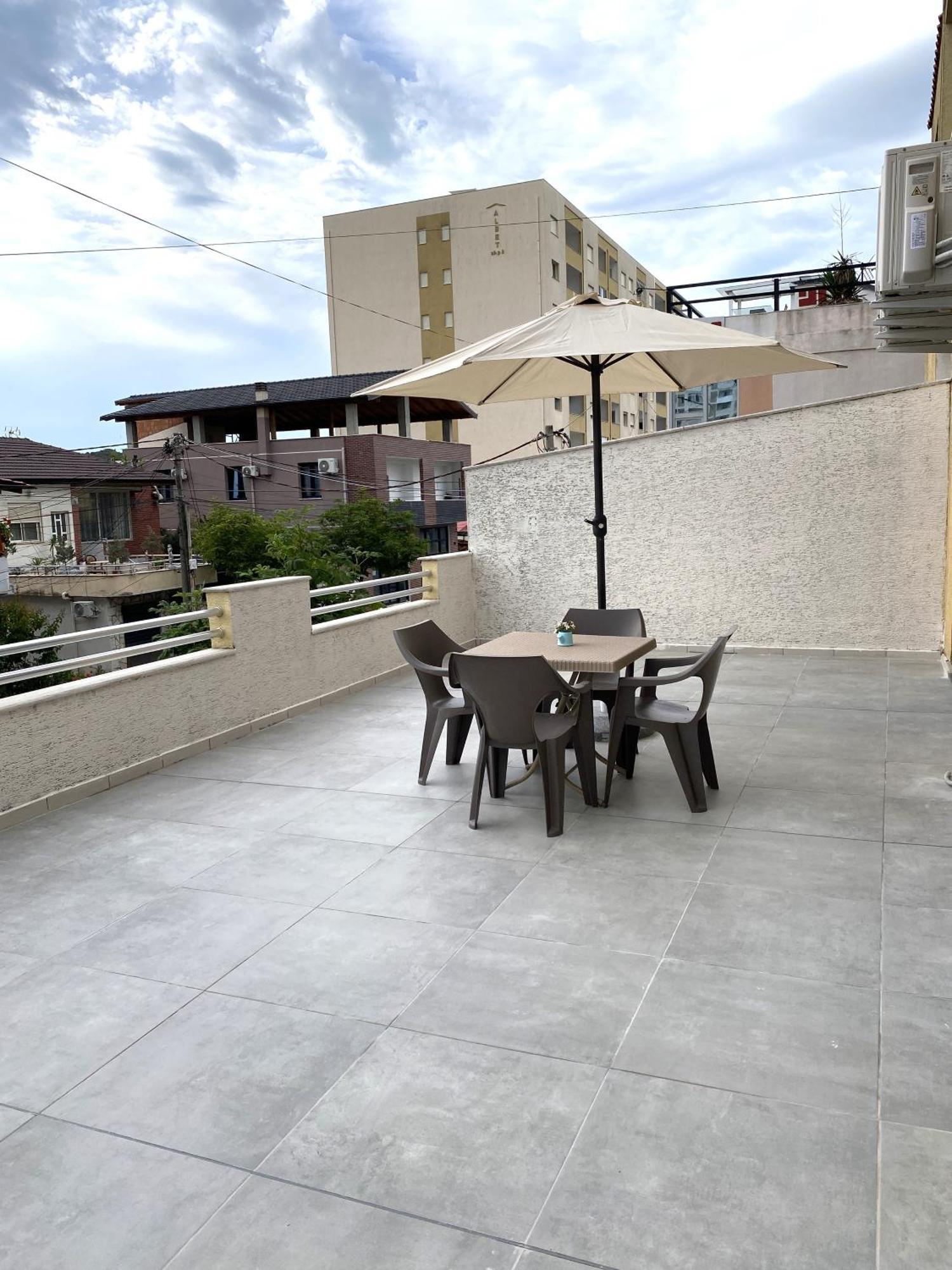 Tinas Rooms Durres Bagian luar foto