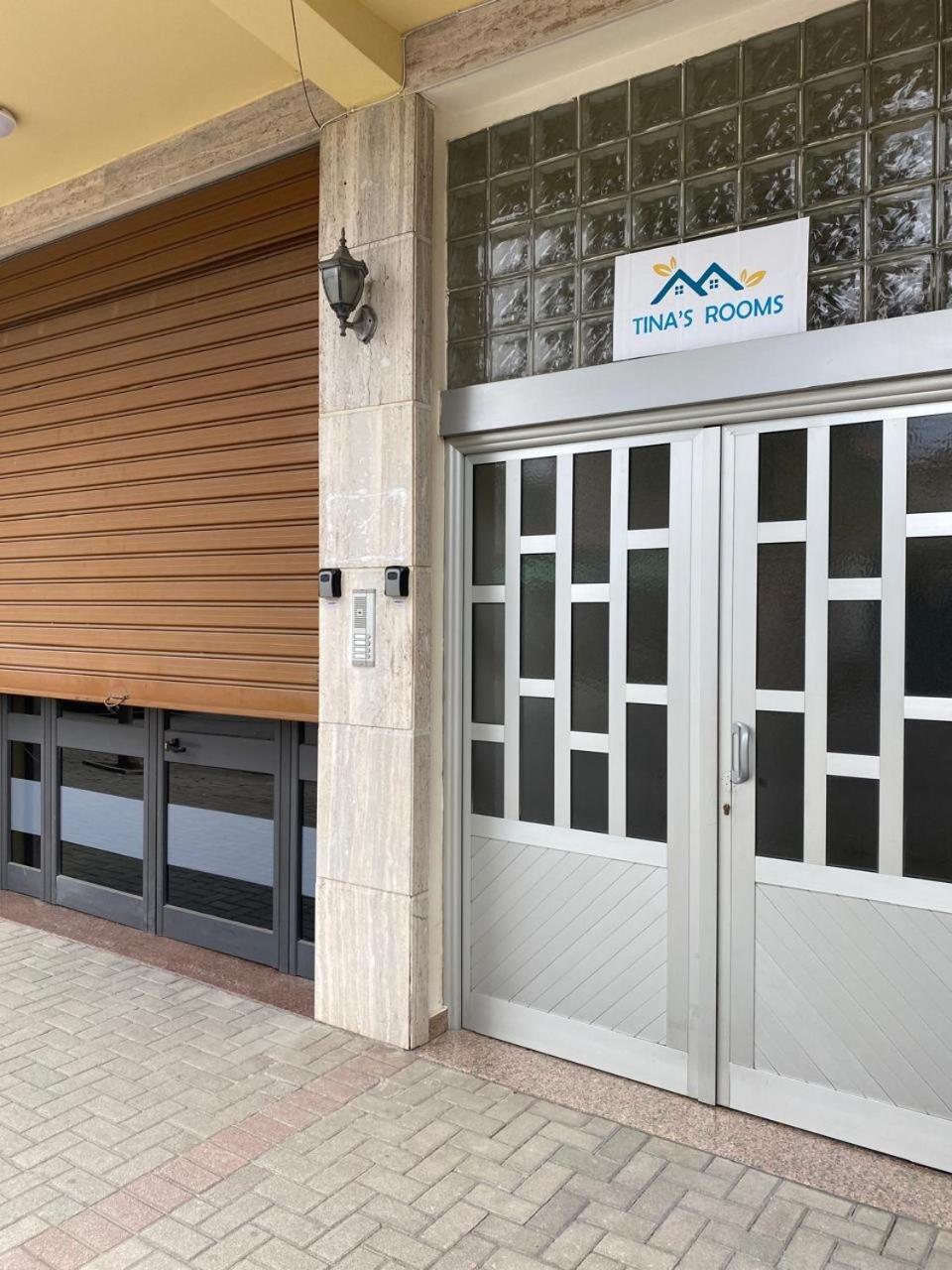 Tinas Rooms Durres Bagian luar foto
