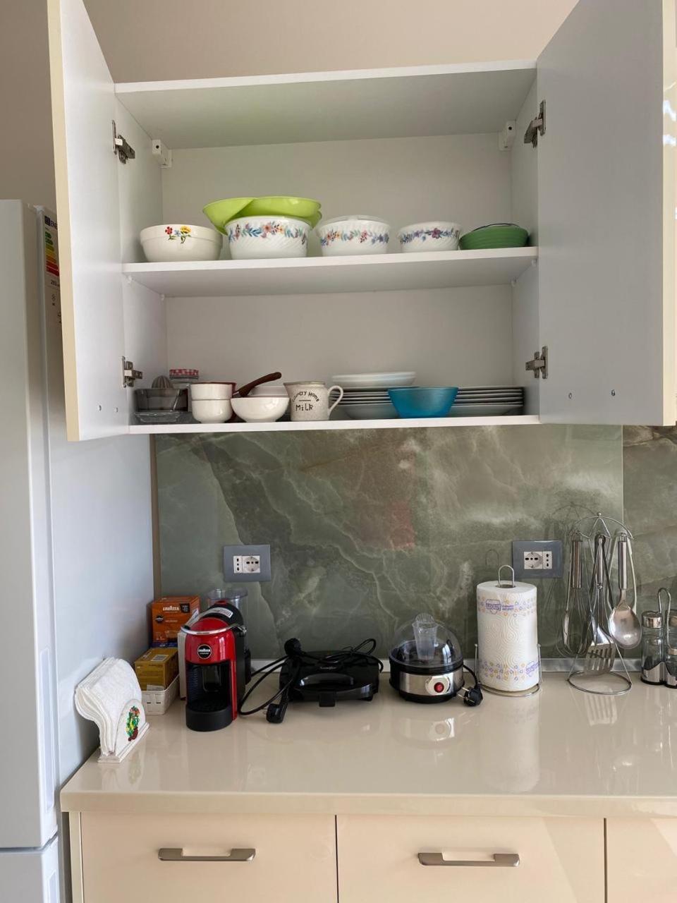 Tinas Rooms Durres Bagian luar foto